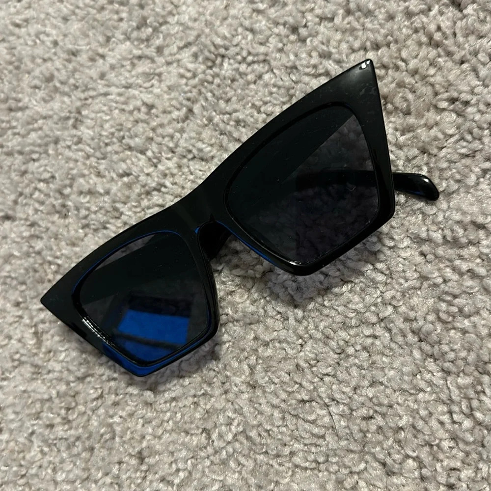 Black sunglasses